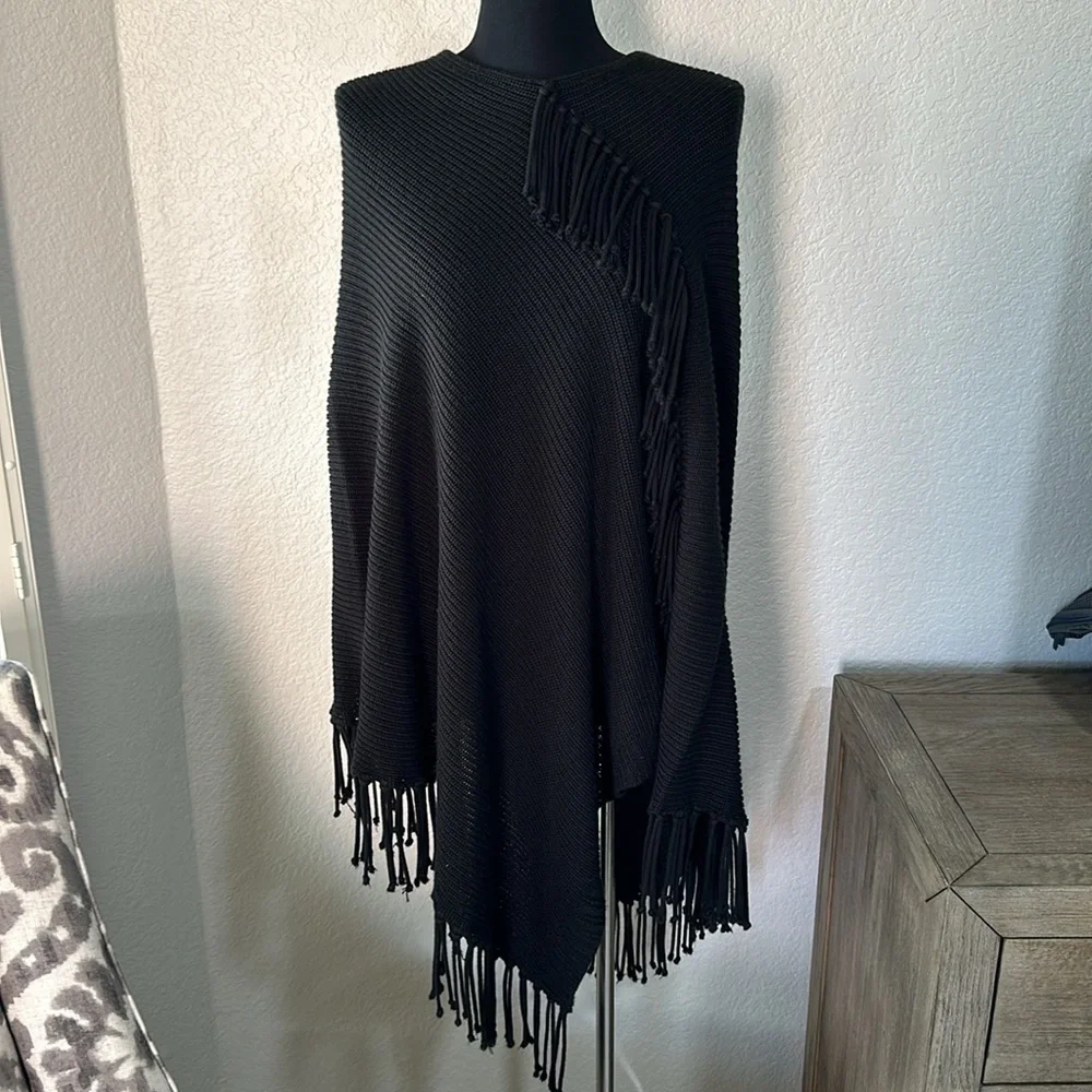 BCBGMAXAZRIA Womens Fringe Poncho in Black - Picture 2 of 9